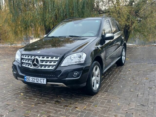 Чорний Мерседес МЛ 350, об'ємом двигуна 3 л та пробігом 345 тис. км за 13500 $, фото 1 на Automoto.ua