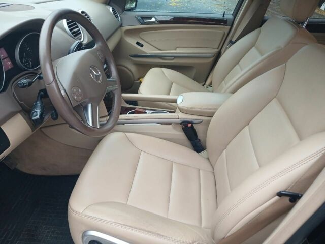 Чорний Мерседес МЛ 350, об'ємом двигуна 3 л та пробігом 345 тис. км за 13500 $, фото 3 на Automoto.ua