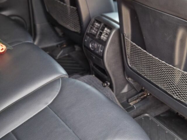 Черный Мерседес МЛ 350, объемом двигателя 3 л и пробегом 334 тыс. км за 17300 $, фото 13 на Automoto.ua