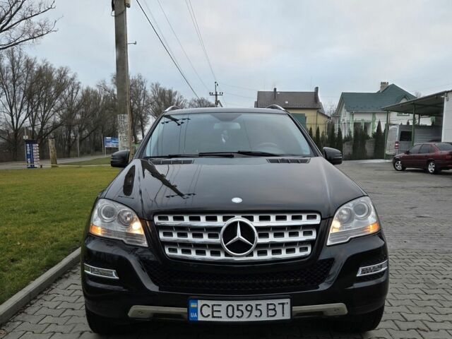 Черный Мерседес МЛ 350, объемом двигателя 3 л и пробегом 334 тыс. км за 17300 $, фото 2 на Automoto.ua