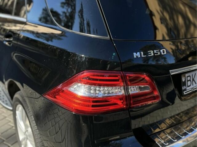 Мерседес МЛ 350 2011 в Ровно на Automoto.ua Черный Мерседес МЛ 350, объемом двигателя 3 л и пробегом 260 тыс. км за 20000 $, фото 11 на Automoto.ua