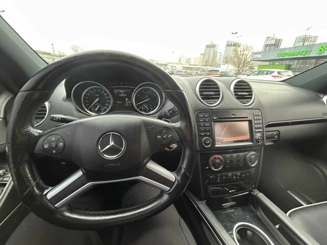 Черный Мерседес МЛ 350, объемом двигателя 3.5 л и пробегом 128 тыс. км за 15200 $, фото 13 на Automoto.ua