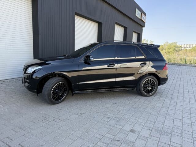 Черный Мерседес МЛ 350, объемом двигателя 3 л и пробегом 260 тыс. км за 15000 $, фото 11 на Automoto.ua