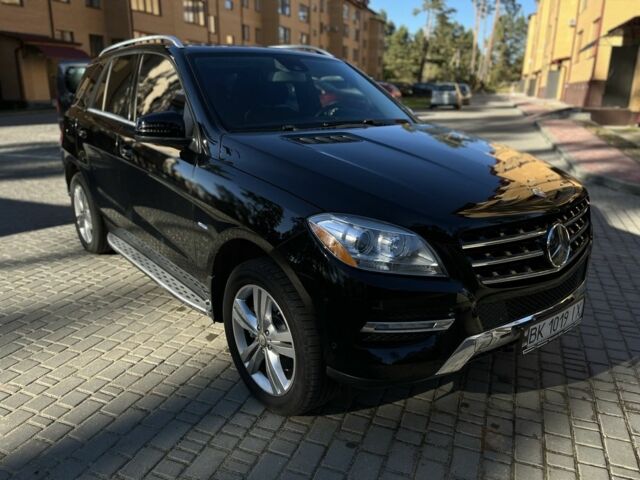 Мерседес МЛ 350 2011 в Ровно на Automoto.ua Черный Мерседес МЛ 350, объемом двигателя 3 л и пробегом 260 тыс. км за 20000 $, фото 6 на Automoto.ua