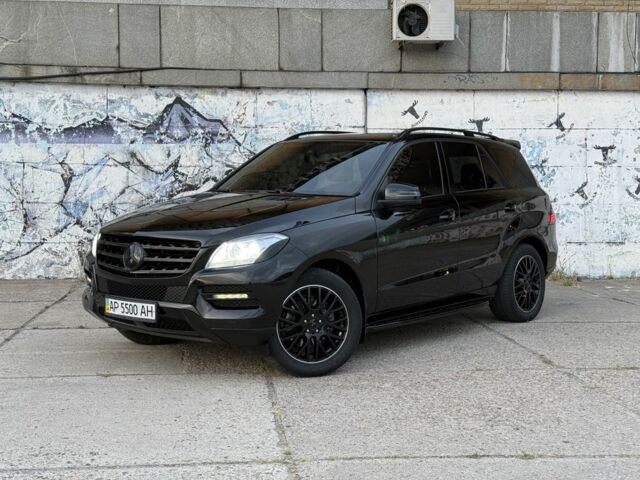 Черный Мерседес МЛ 350, объемом двигателя 3 л и пробегом 260 тыс. км за 15000 $, фото 7 на Automoto.ua