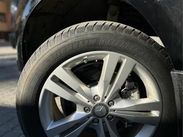 Мерседес МЛ 350 2011 в Ровно на Automoto.ua Черный Мерседес МЛ 350, объемом двигателя 3 л и пробегом 260 тыс. км за 20000 $, фото 13 на Automoto.ua