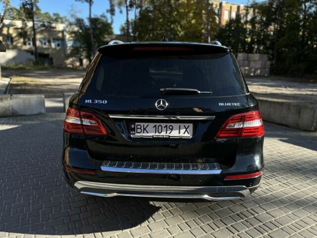 Мерседес МЛ 350 2011 в Ровно на Automoto.ua Черный Мерседес МЛ 350, объемом двигателя 3 л и пробегом 260 тыс. км за 20000 $, фото 7 на Automoto.ua