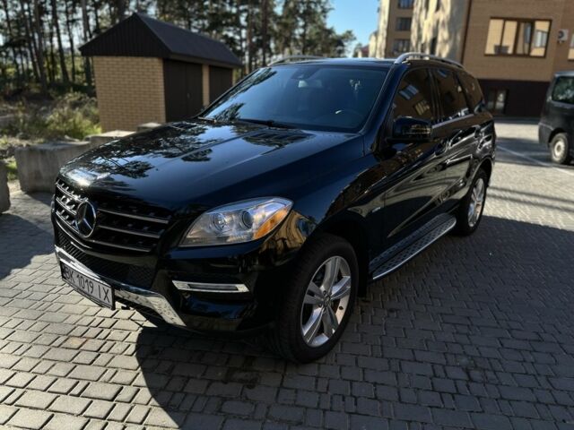 Мерседес МЛ 350 2011 в Ровно на Automoto.ua Черный Мерседес МЛ 350, объемом двигателя 3 л и пробегом 260 тыс. км за 20000 $, фото 1 на Automoto.ua