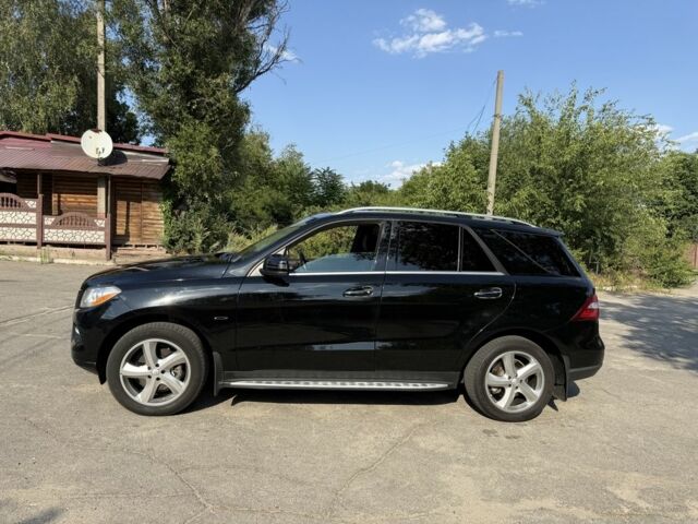 Черный Мерседес МЛ 350, объемом двигателя 3 л и пробегом 260 тыс. км за 15000 $, фото 9 на Automoto.ua