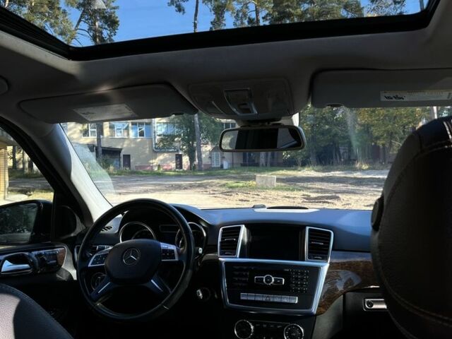 Мерседес МЛ 350 2011 в Ровно на Automoto.ua Черный Мерседес МЛ 350, объемом двигателя 3 л и пробегом 260 тыс. км за 20000 $, фото 3 на Automoto.ua
