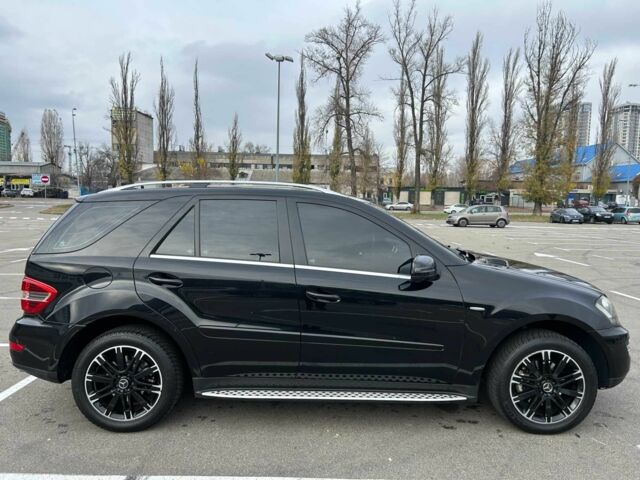 Черный Мерседес МЛ 350, объемом двигателя 3.5 л и пробегом 128 тыс. км за 15200 $, фото 4 на Automoto.ua
