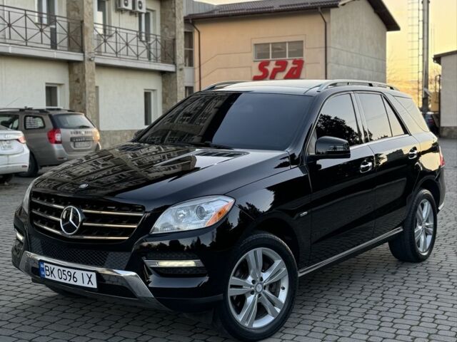 Чорний Мерседес МЛ 350, об'ємом двигуна 3 л та пробігом 274 тис. км за 19700 $, фото 1 на Automoto.ua