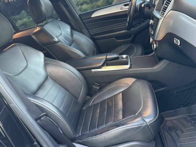 Чорний Мерседес МЛ 350, об'ємом двигуна 3 л та пробігом 274 тис. км за 19700 $, фото 5 на Automoto.ua