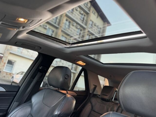 Чорний Мерседес МЛ 350, об'ємом двигуна 3 л та пробігом 274 тис. км за 19700 $, фото 6 на Automoto.ua