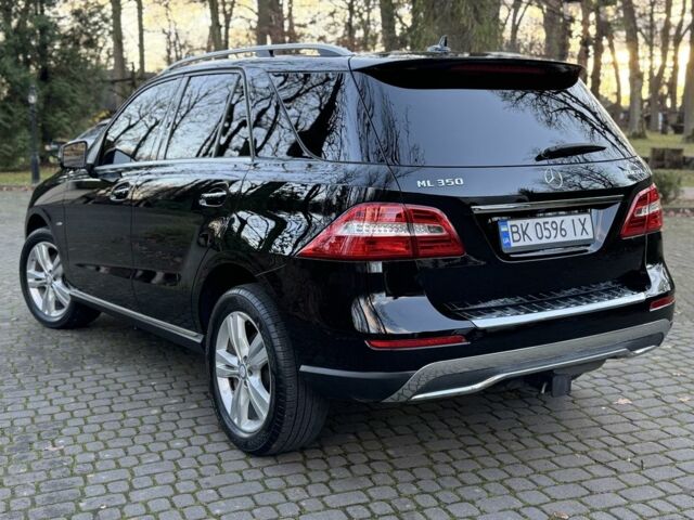 Чорний Мерседес МЛ 350, об'ємом двигуна 3 л та пробігом 274 тис. км за 19700 $, фото 2 на Automoto.ua
