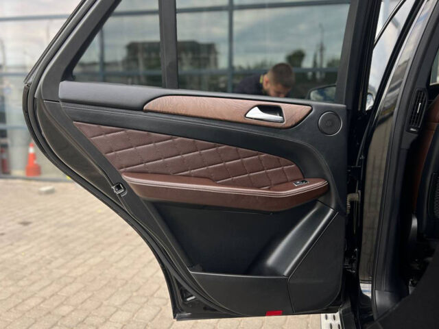Чорний Мерседес МЛ 350, об'ємом двигуна 3 л та пробігом 170 тис. км за 27500 $, фото 19 на Automoto.ua