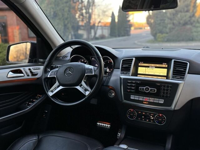 Чорний Мерседес МЛ 350, об'ємом двигуна 3 л та пробігом 274 тис. км за 19700 $, фото 4 на Automoto.ua