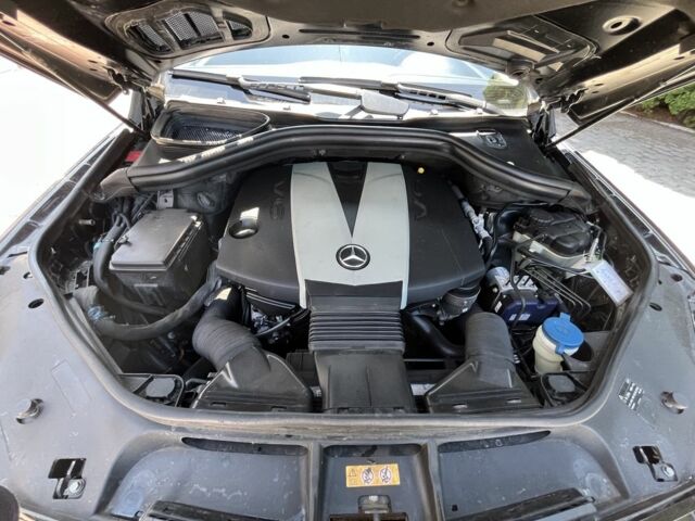 Черный Мерседес МЛ 350, объемом двигателя 3 л и пробегом 293 тыс. км за 24000 $, фото 18 на Automoto.ua