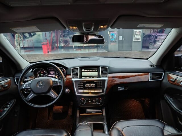 Черный Мерседес МЛ 350, объемом двигателя 3.5 л и пробегом 120 тыс. км за 23000 $, фото 6 на Automoto.ua