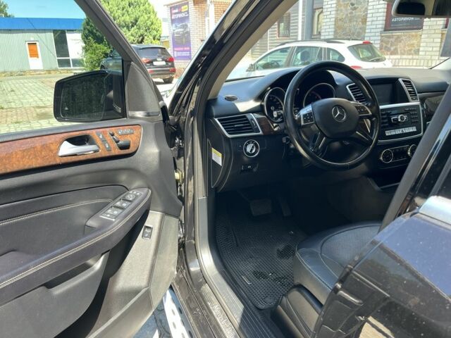 Черный Мерседес МЛ 350, объемом двигателя 3 л и пробегом 293 тыс. км за 24000 $, фото 4 на Automoto.ua