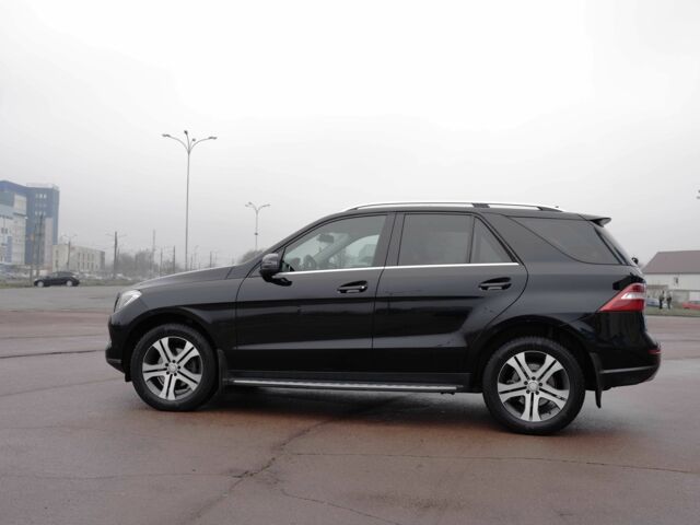 Черный Мерседес МЛ 350, объемом двигателя 3 л и пробегом 255 тыс. км за 25000 $, фото 7 на Automoto.ua