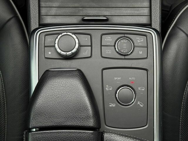 Черный Мерседес МЛ 350, объемом двигателя 3.5 л и пробегом 331 тыс. км за 16950 $, фото 22 на Automoto.ua