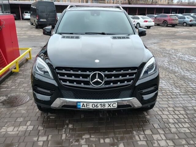 Черный Мерседес МЛ 350, объемом двигателя 3.5 л и пробегом 120 тыс. км за 23000 $, фото 3 на Automoto.ua