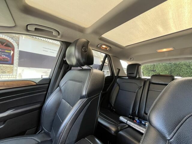 Черный Мерседес МЛ 350, объемом двигателя 3 л и пробегом 293 тыс. км за 24000 $, фото 9 на Automoto.ua