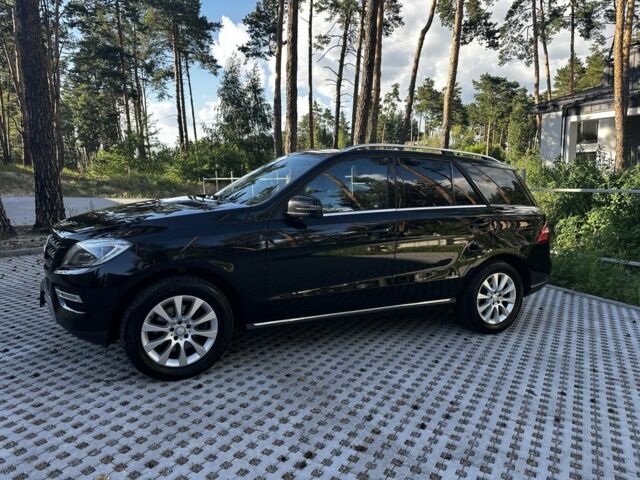 Черный Мерседес МЛ 350, объемом двигателя 3 л и пробегом 100 тыс. км за 30000 $, фото 1 на Automoto.ua