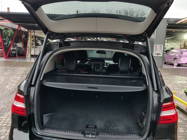 Черный Мерседес МЛ 350, объемом двигателя 3.5 л и пробегом 120 тыс. км за 23000 $, фото 5 на Automoto.ua