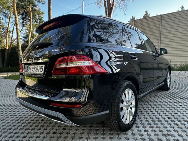 Черный Мерседес МЛ 350, объемом двигателя 3 л и пробегом 100 тыс. км за 30000 $, фото 3 на Automoto.ua