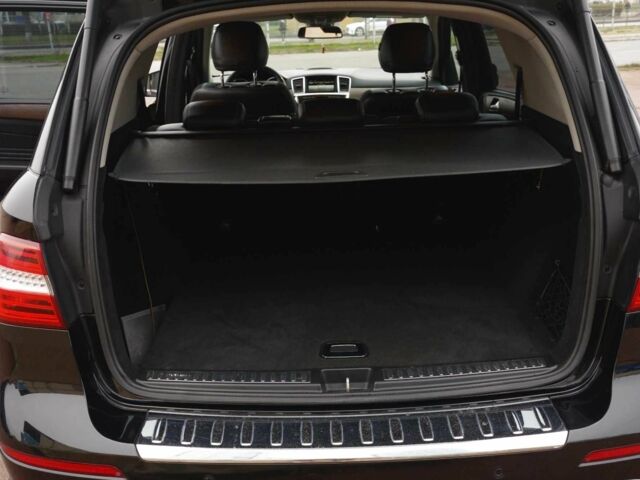 Черный Мерседес МЛ 350, объемом двигателя 3 л и пробегом 255 тыс. км за 25000 $, фото 19 на Automoto.ua