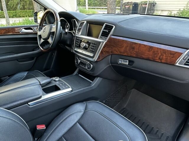 Черный Мерседес МЛ 350, объемом двигателя 3 л и пробегом 100 тыс. км за 30000 $, фото 4 на Automoto.ua