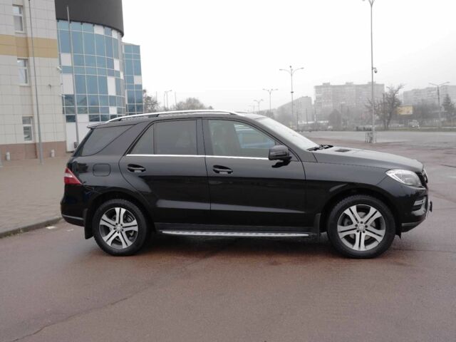 Черный Мерседес МЛ 350, объемом двигателя 3 л и пробегом 255 тыс. км за 25000 $, фото 4 на Automoto.ua