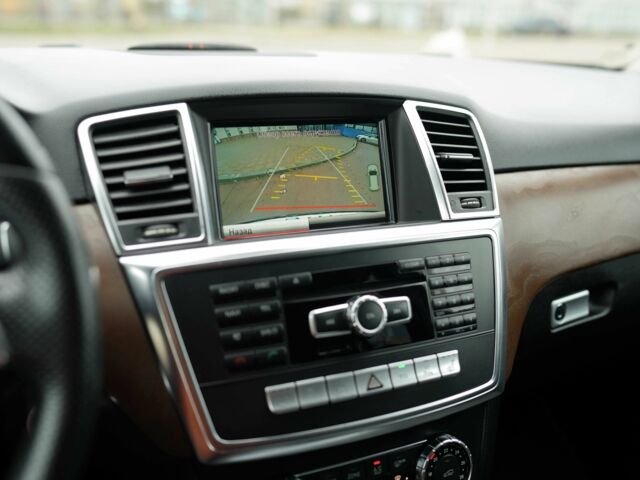 Черный Мерседес МЛ 350, объемом двигателя 3 л и пробегом 255 тыс. км за 25000 $, фото 12 на Automoto.ua