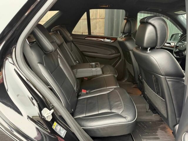 Черный Мерседес МЛ 350, объемом двигателя 3.5 л и пробегом 331 тыс. км за 16950 $, фото 11 на Automoto.ua