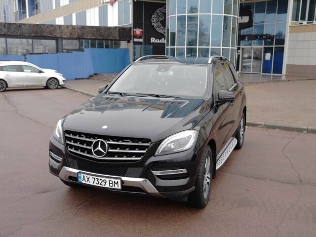 Черный Мерседес МЛ 350, объемом двигателя 3 л и пробегом 255 тыс. км за 25000 $, фото 2 на Automoto.ua