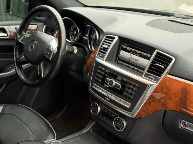 Черный Мерседес МЛ 350, объемом двигателя 3.5 л и пробегом 331 тыс. км за 16950 $, фото 21 на Automoto.ua