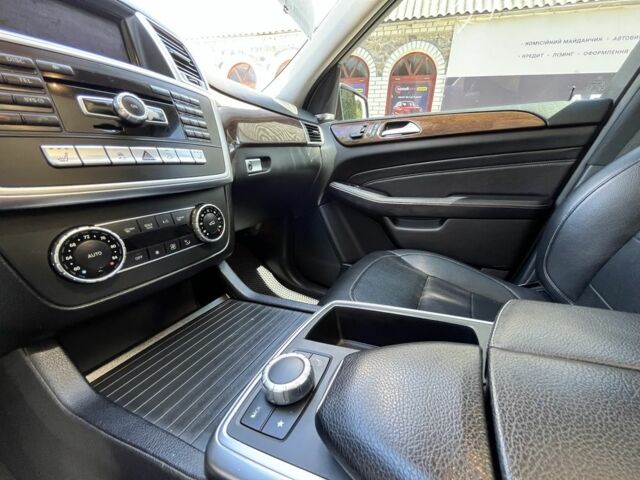 Черный Мерседес МЛ 350, объемом двигателя 3 л и пробегом 293 тыс. км за 24000 $, фото 8 на Automoto.ua