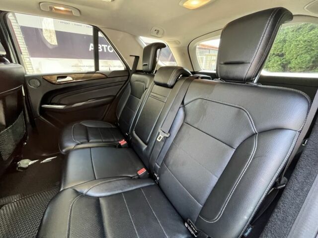 Черный Мерседес МЛ 350, объемом двигателя 3 л и пробегом 293 тыс. км за 24000 $, фото 11 на Automoto.ua