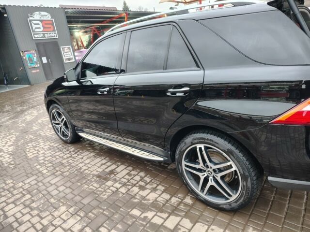 Черный Мерседес МЛ 350, объемом двигателя 3.5 л и пробегом 120 тыс. км за 23000 $, фото 2 на Automoto.ua