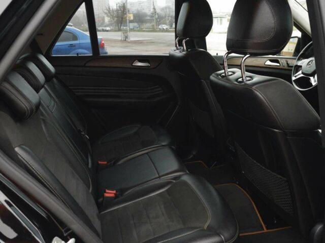 Черный Мерседес МЛ 350, объемом двигателя 3 л и пробегом 255 тыс. км за 25000 $, фото 18 на Automoto.ua