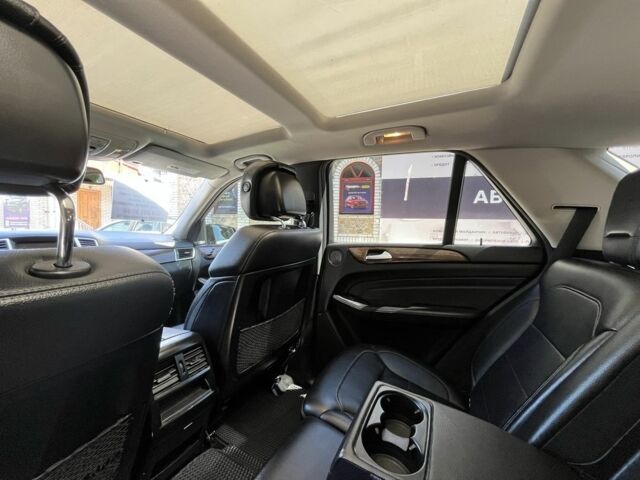 Черный Мерседес МЛ 350, объемом двигателя 3 л и пробегом 293 тыс. км за 24000 $, фото 13 на Automoto.ua