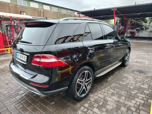 Черный Мерседес МЛ 350, объемом двигателя 3.5 л и пробегом 120 тыс. км за 23000 $, фото 1 на Automoto.ua