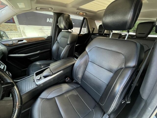 Черный Мерседес МЛ 350, объемом двигателя 3 л и пробегом 293 тыс. км за 24000 $, фото 7 на Automoto.ua