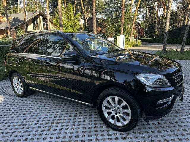 Черный Мерседес МЛ 350, объемом двигателя 3 л и пробегом 100 тыс. км за 30000 $, фото 2 на Automoto.ua