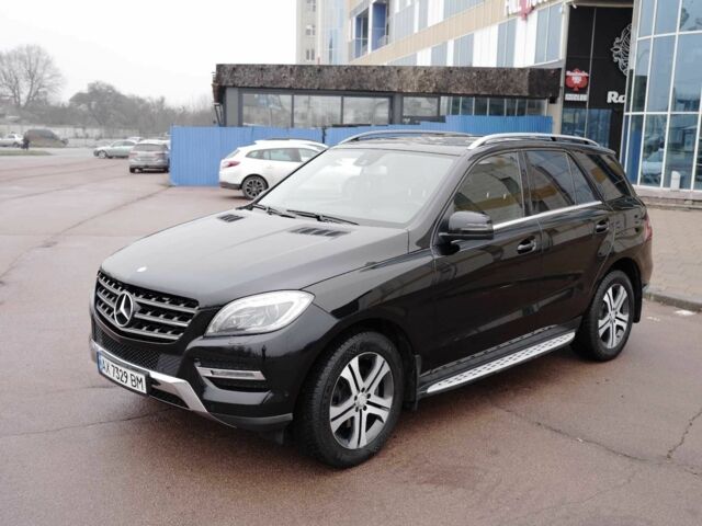 Черный Мерседес МЛ 350, объемом двигателя 3 л и пробегом 255 тыс. км за 25000 $, фото 1 на Automoto.ua