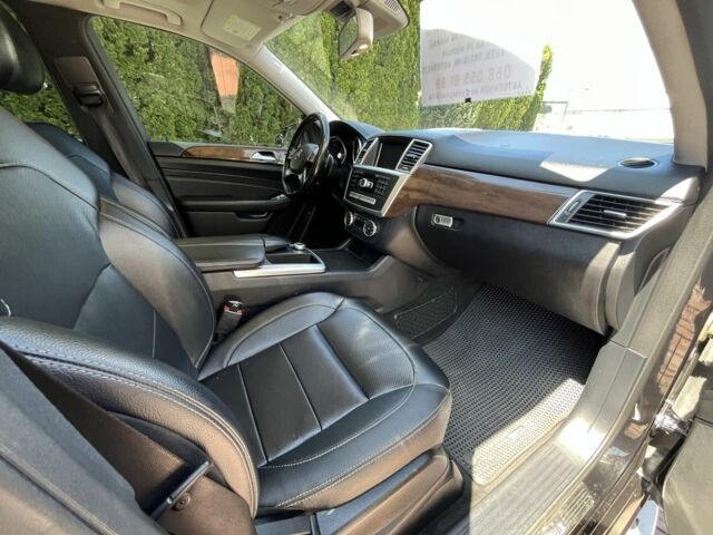 Черный Мерседес МЛ 350, объемом двигателя 3 л и пробегом 293 тыс. км за 24000 $, фото 15 на Automoto.ua