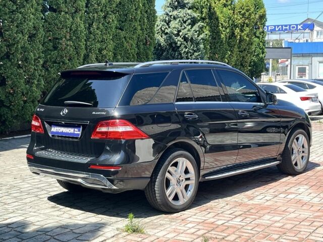 Черный Мерседес МЛ 350, объемом двигателя 3 л и пробегом 293 тыс. км за 24000 $, фото 3 на Automoto.ua
