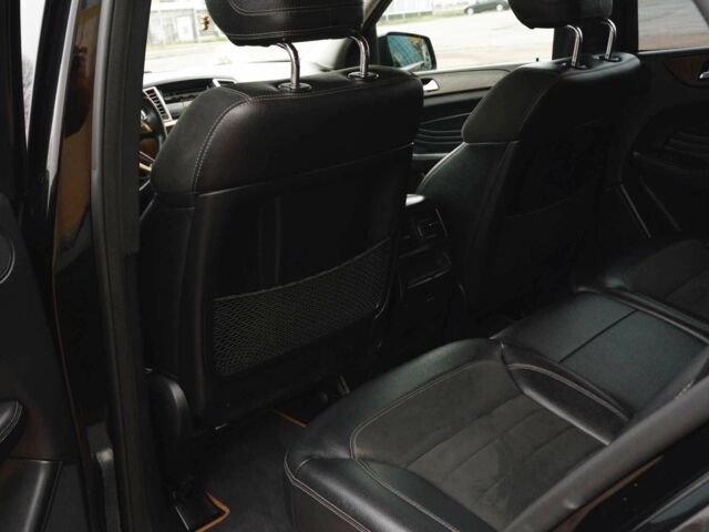 Черный Мерседес МЛ 350, объемом двигателя 3 л и пробегом 255 тыс. км за 25000 $, фото 17 на Automoto.ua